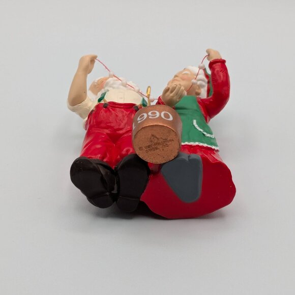 Hallmark Keepsake Popcorn Party Mr. and Mrs. Claus 1990, 5th in the Series - Picture 7 of 11